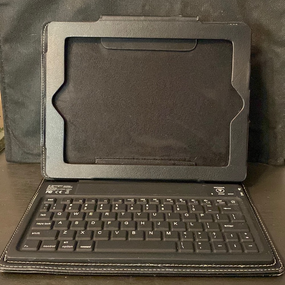 Kensington KeyFolio Bluetooth Keyboard For iPad2 used